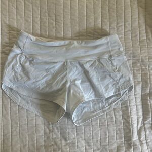 White Lululemon speed up shorts low rise 2.5. Size 0.